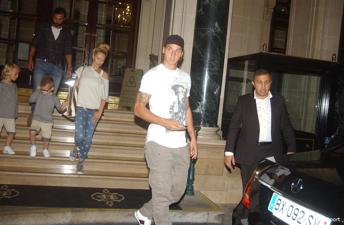 ibrahimovic ne devrait jamais confier sa carte de credit a son epouse iconsport vis 240812 08 0739854