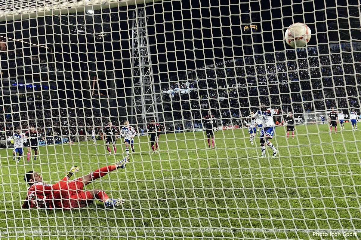 il n y avait pas penalty pour l ol selon baup iconsport por 281112 05 0344245