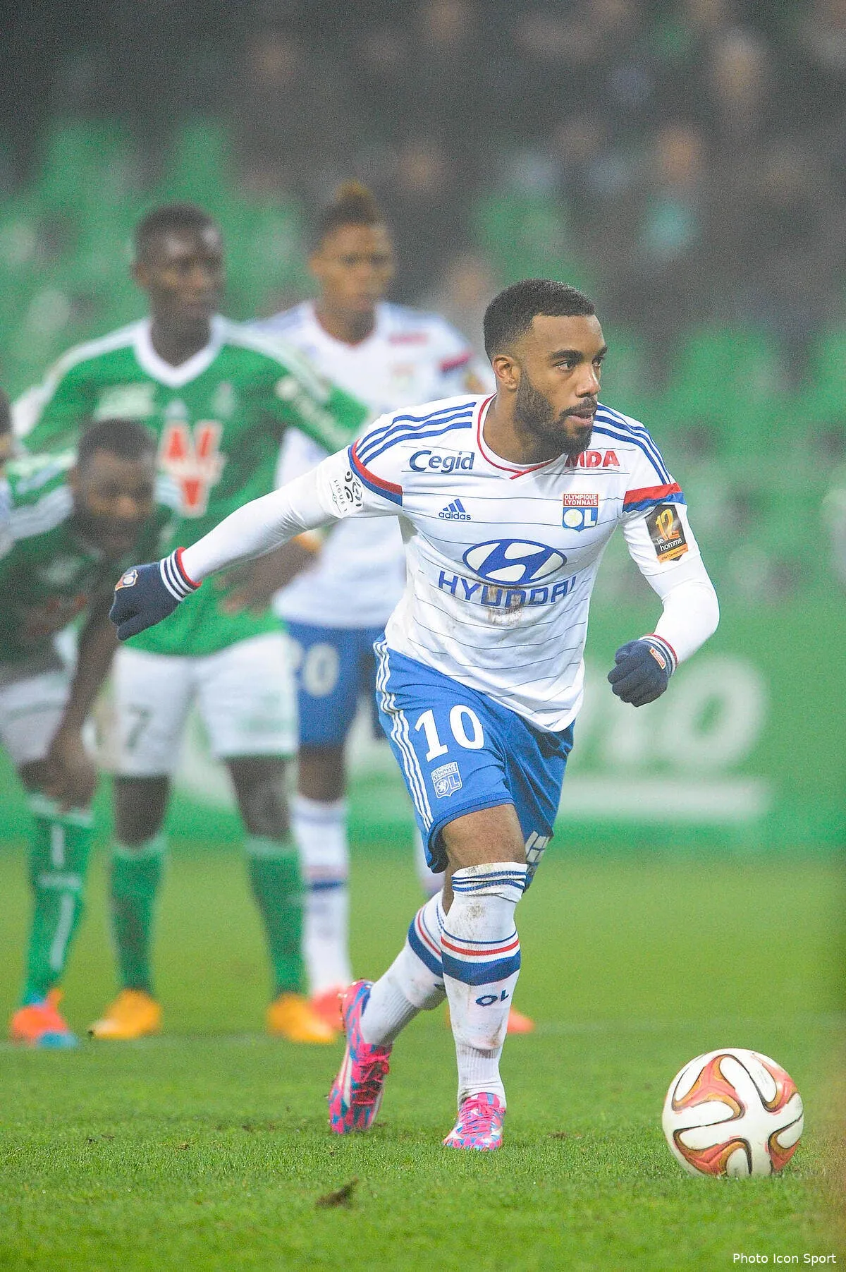 il y a une action avec l ol que lacazette n oubliera pas de sitot iconsport jpt 301114 08 5799973
