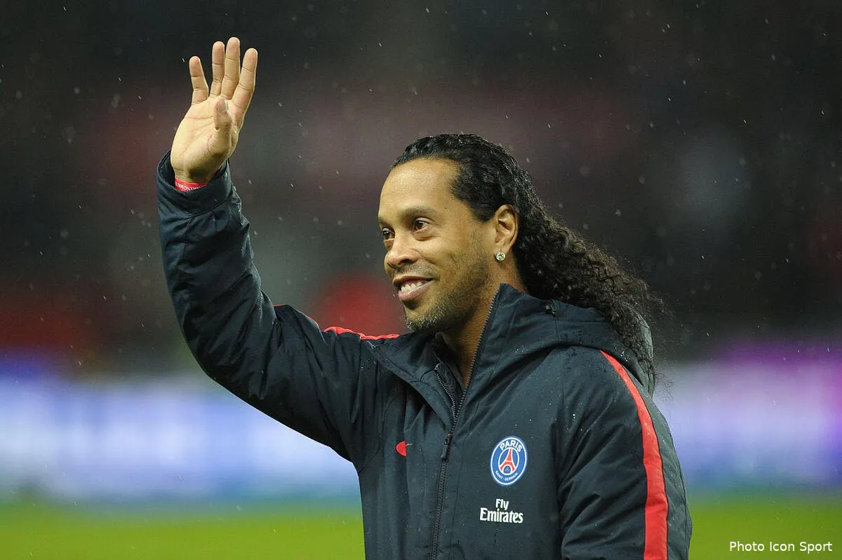 info ronaldinho est de retour au fc barcelone iconsport fer 290117 10 07169530