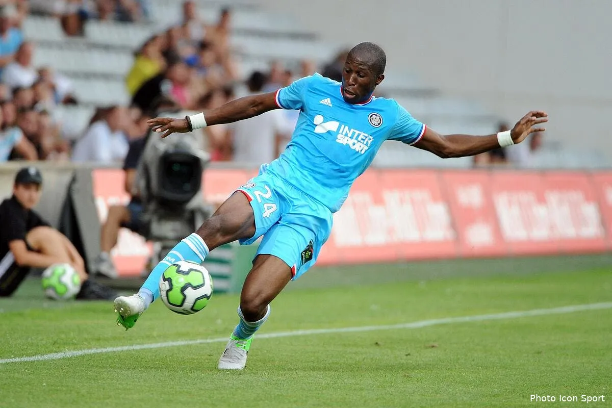 interdit de jouer les petits bras a l om selon fanni iconsport pet 200712 05 5837975