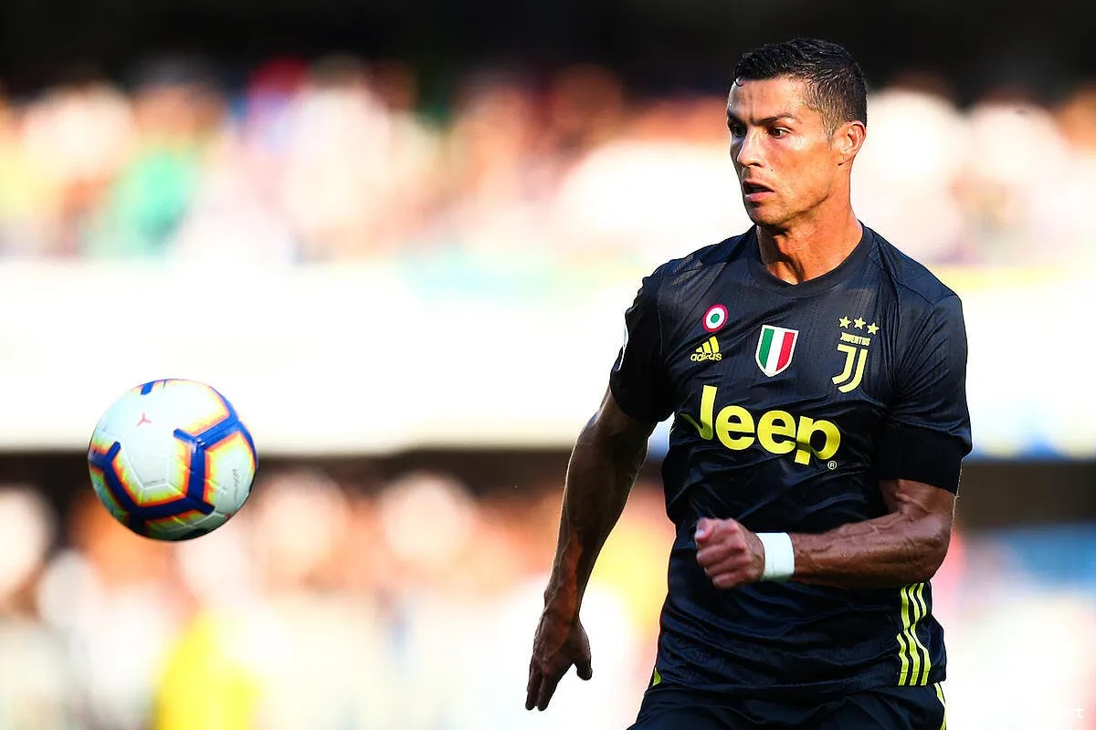 ita cristiano ronaldo salue par le roi pele qui balance un scoop iconsport icon lap 180818 02 14228095