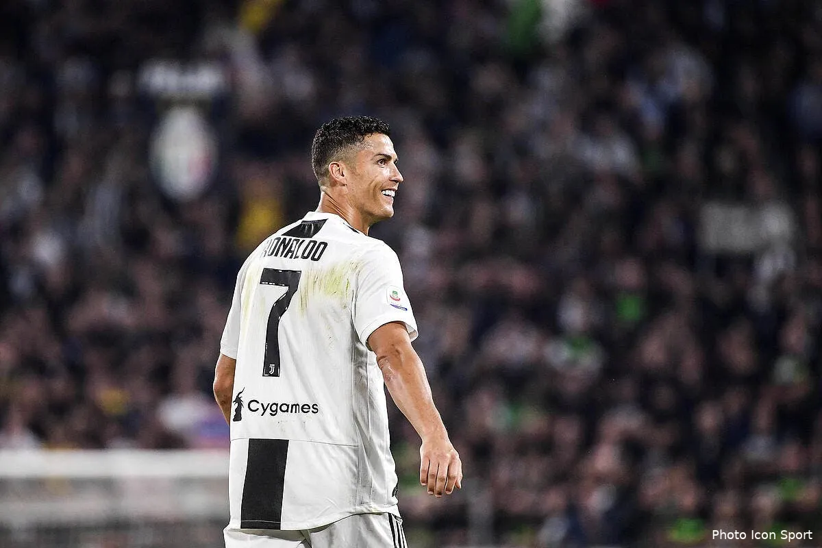 ita en pleine tempete cristiano ronaldo recoit un enorme soutien icon lap 290918 98 10232629