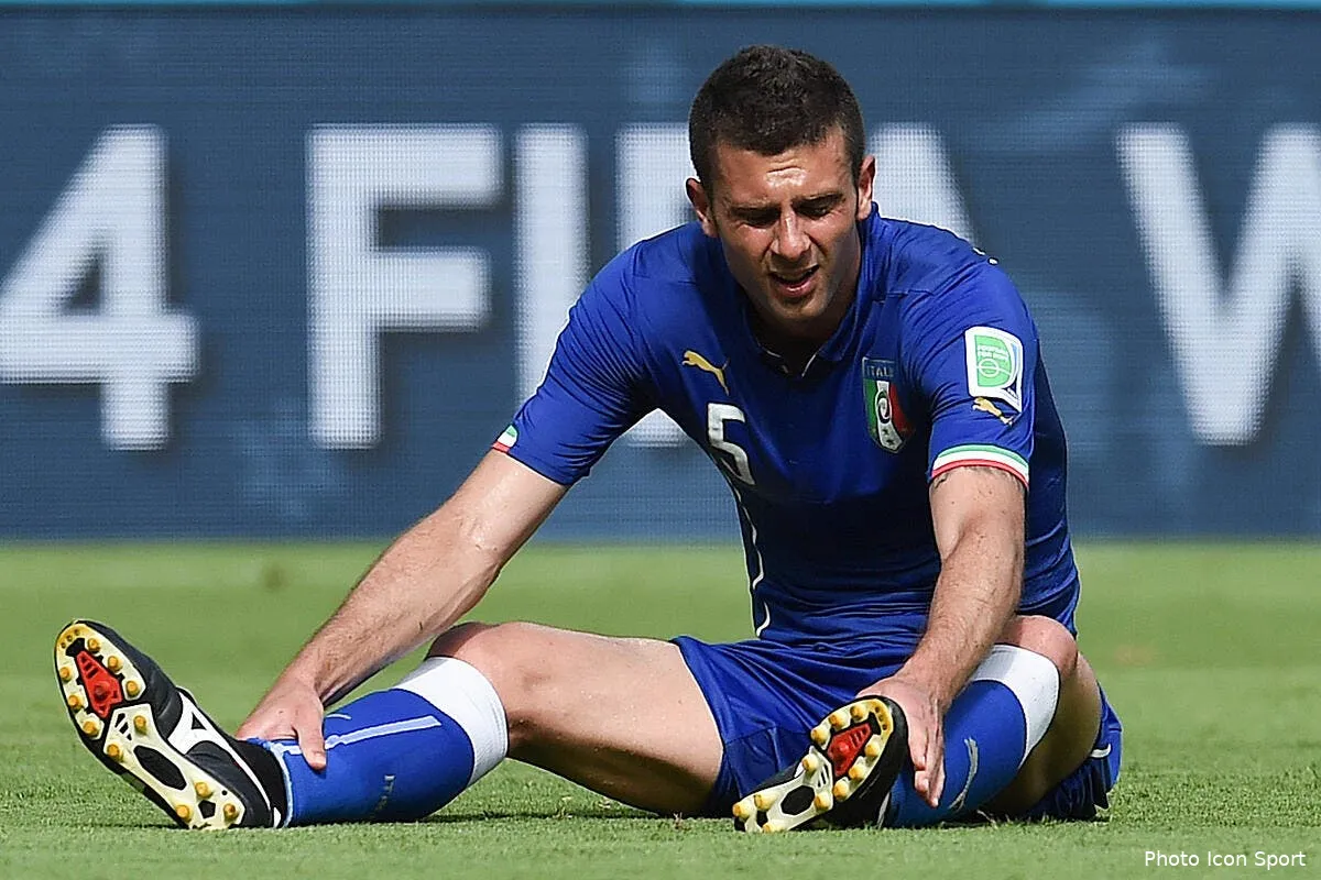 italie motta avec le numero 10 et alors repond de rossi iconsport lvi 200614 02 08144808