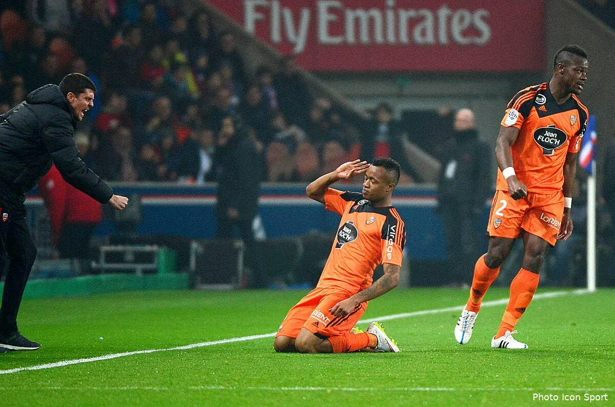 j ayew craque avec lorient et ses joueurs de l2 iconsport win 200315 05 20107091