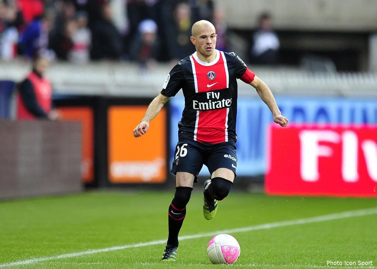 jallet capitaine par superstition du psg iconsport noe 220412 61 1434762