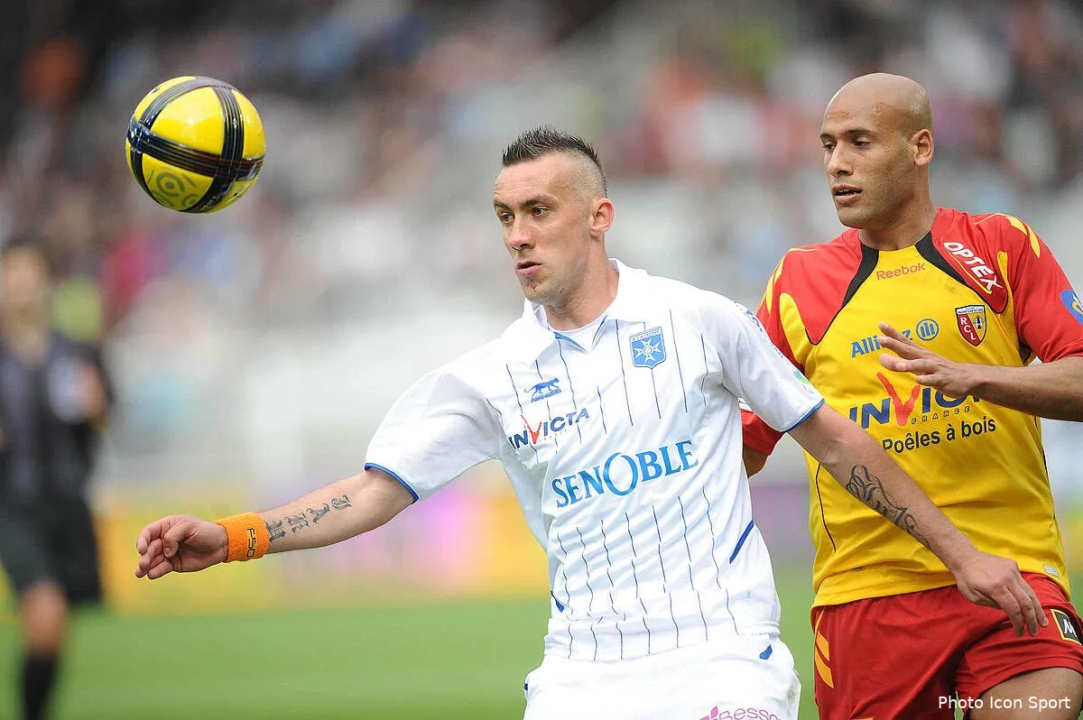 jelen debarque a lille iconsport per 240411 33 0823985