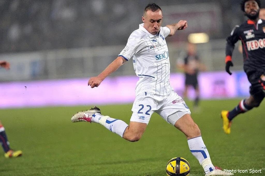 jelen n est finalement pas certain de quitter auxerre 70076 17990