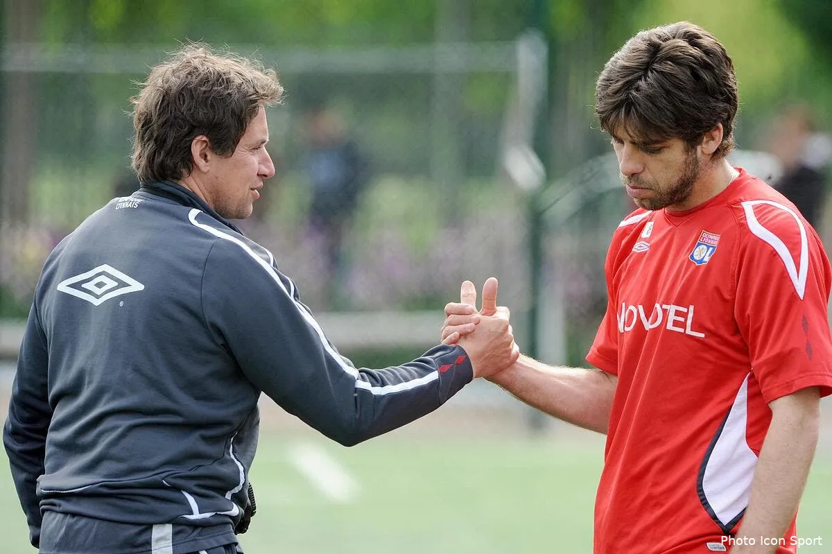 juninho dans le staff de l ol lacombe n y croit pas trop iconsport jpt 050509 01 2125586