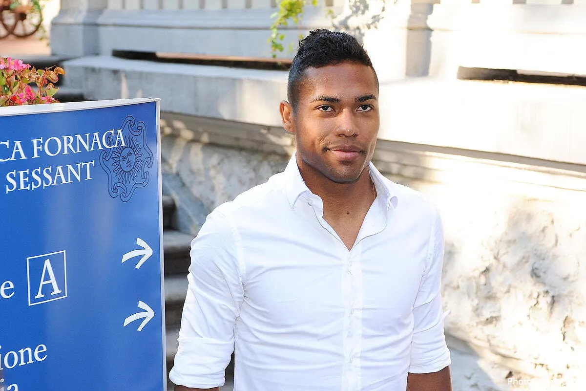 juventus alex sandro a signe officiel alex sandro118753