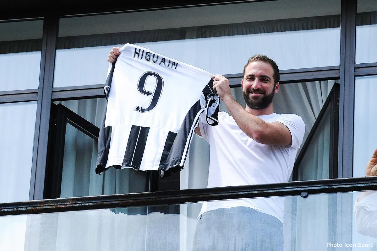 juventus higuain contre attaque et accuse de laurentiis iconsport ipp 270716 01 06150214