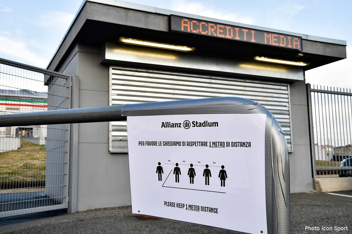 juventus inter interdit d etre a moins d un metre des autres icon lp 11177057280307