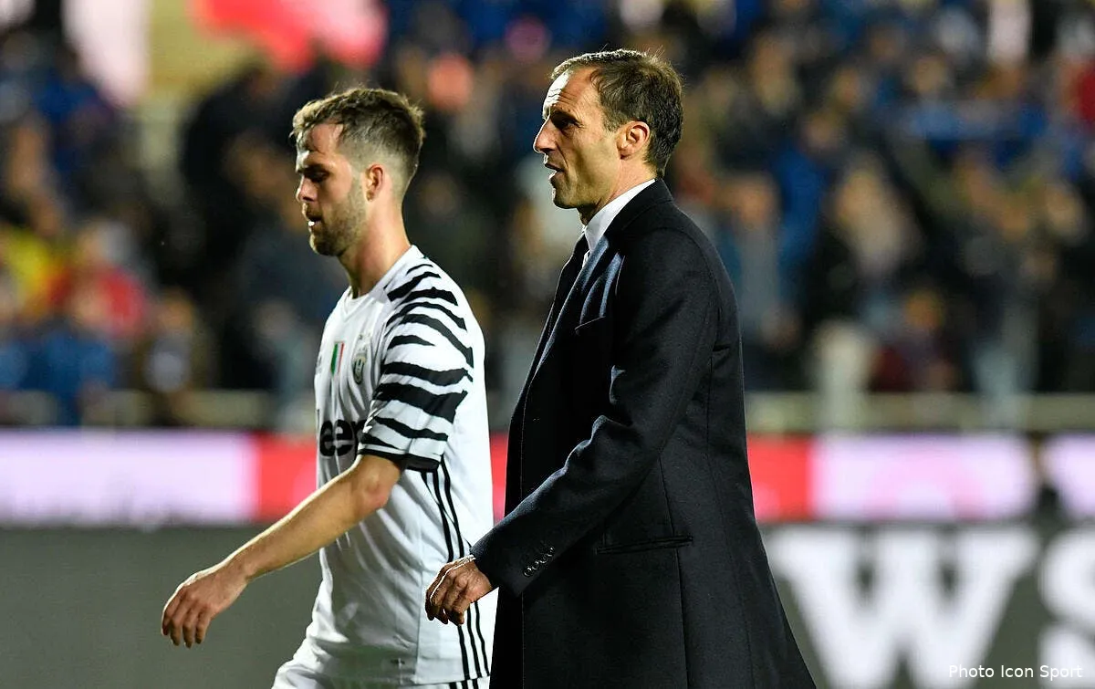 juventus malgre la victoire allegri allume un de ses joueurs iconsport ipp 280417 08 16178820