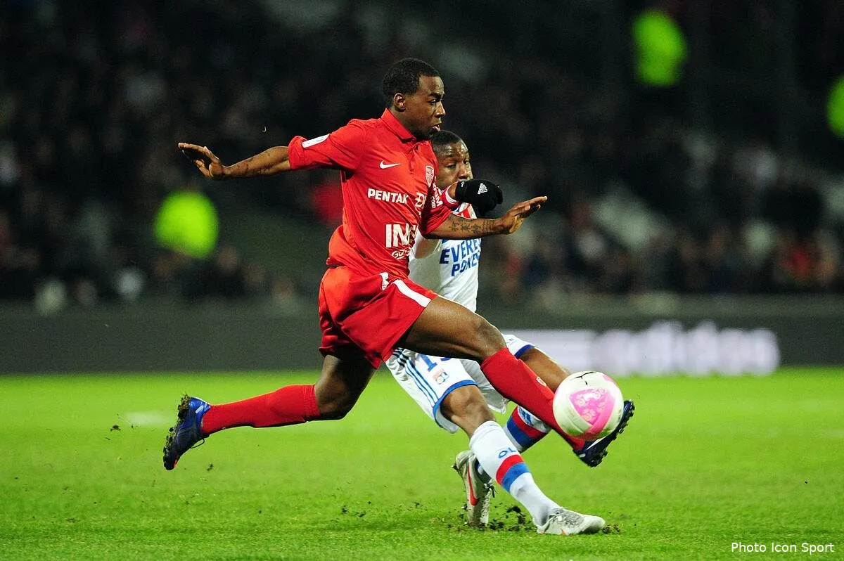kakuta est revenu au foot en quittant le star system iconsport jpt 280112 74 2231338