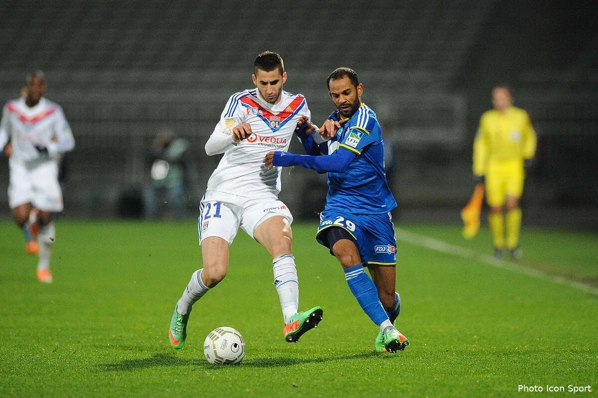 khalifa demande un penalty et accuse l arbitre iconsport jpt 150114 02 0674183