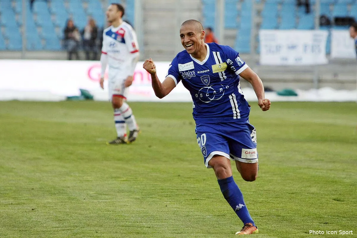 khazri rechauffe lui meme la piste ol iconsport mae 160313 66 0163243
