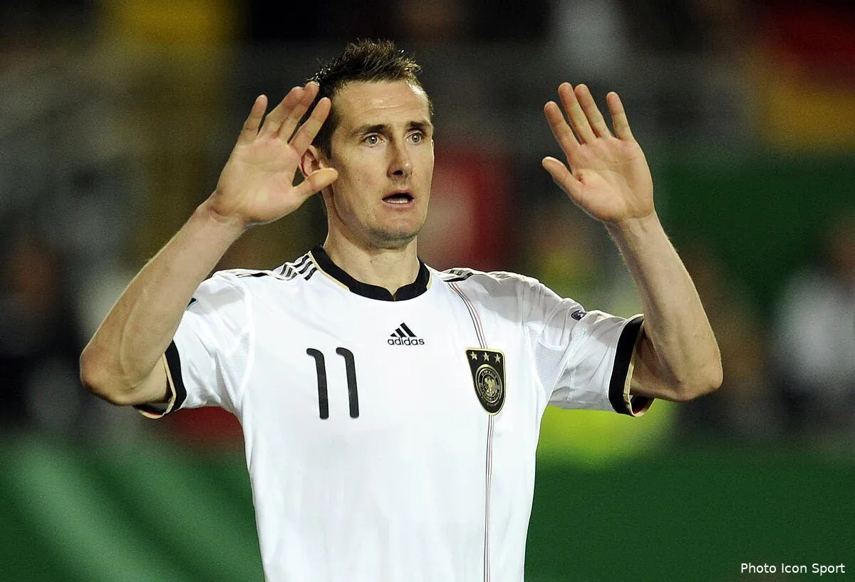 klose signe a la lazio rome iconsport fir 260311 04 1120493