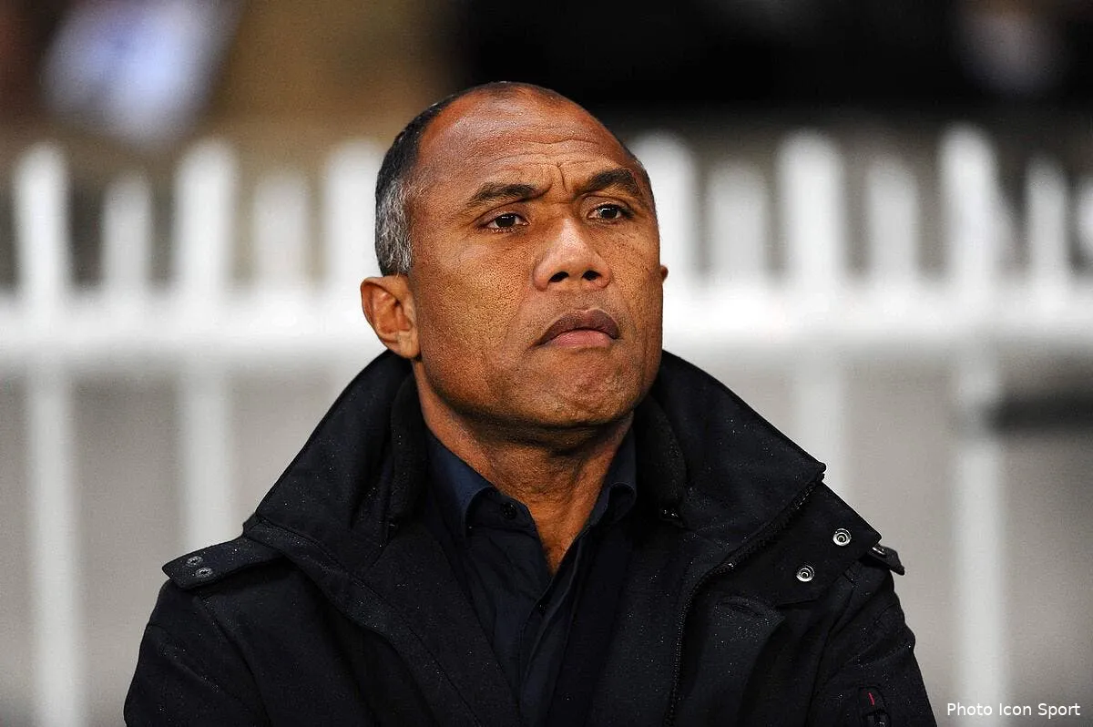 kombouare entraineur du rc lens iconsport winp 041211 18 0560161