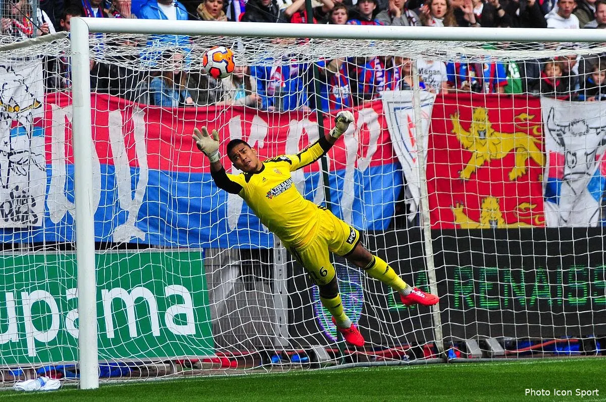 kombouare pret a demander une faveur au psg iconsport bre 050414 01 0680205