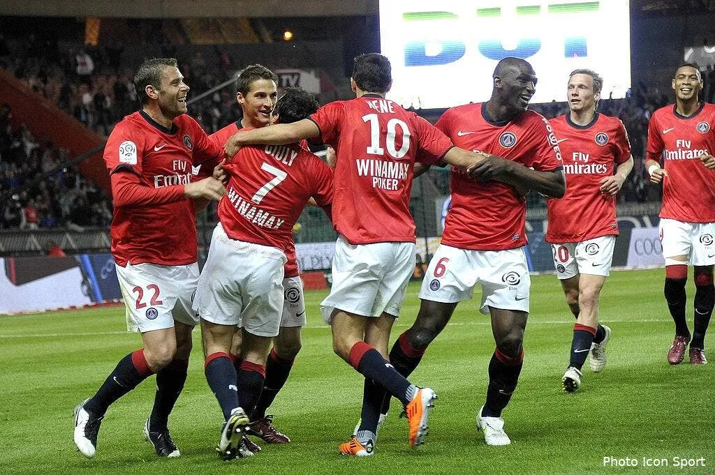 kombouare rend hommage a camara 70304 18179