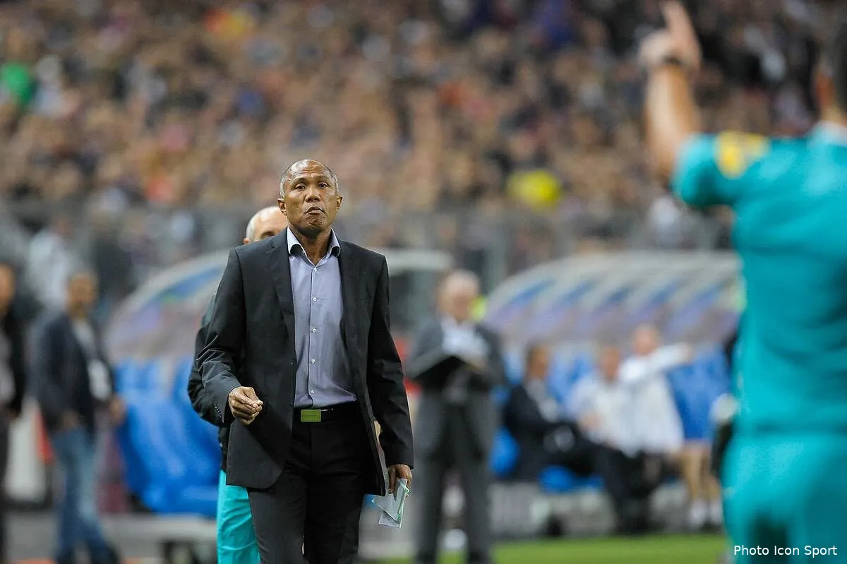 koumbouare decoupe les arbitres qui ont le melon iconsport fer 171014 06 05103109