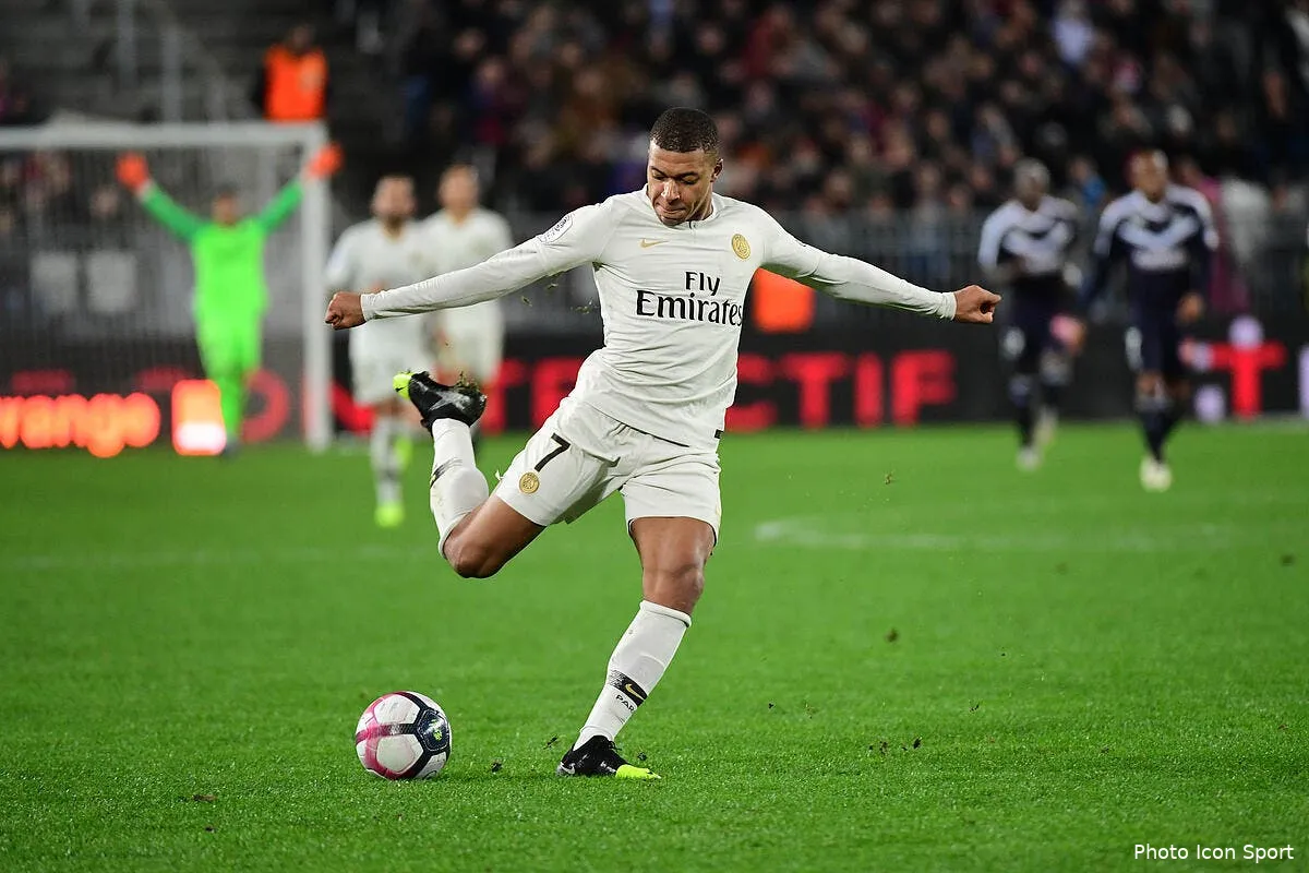 kylian mbappe remporte le trophee kopa 2018 icon win 021218 01 72414238015