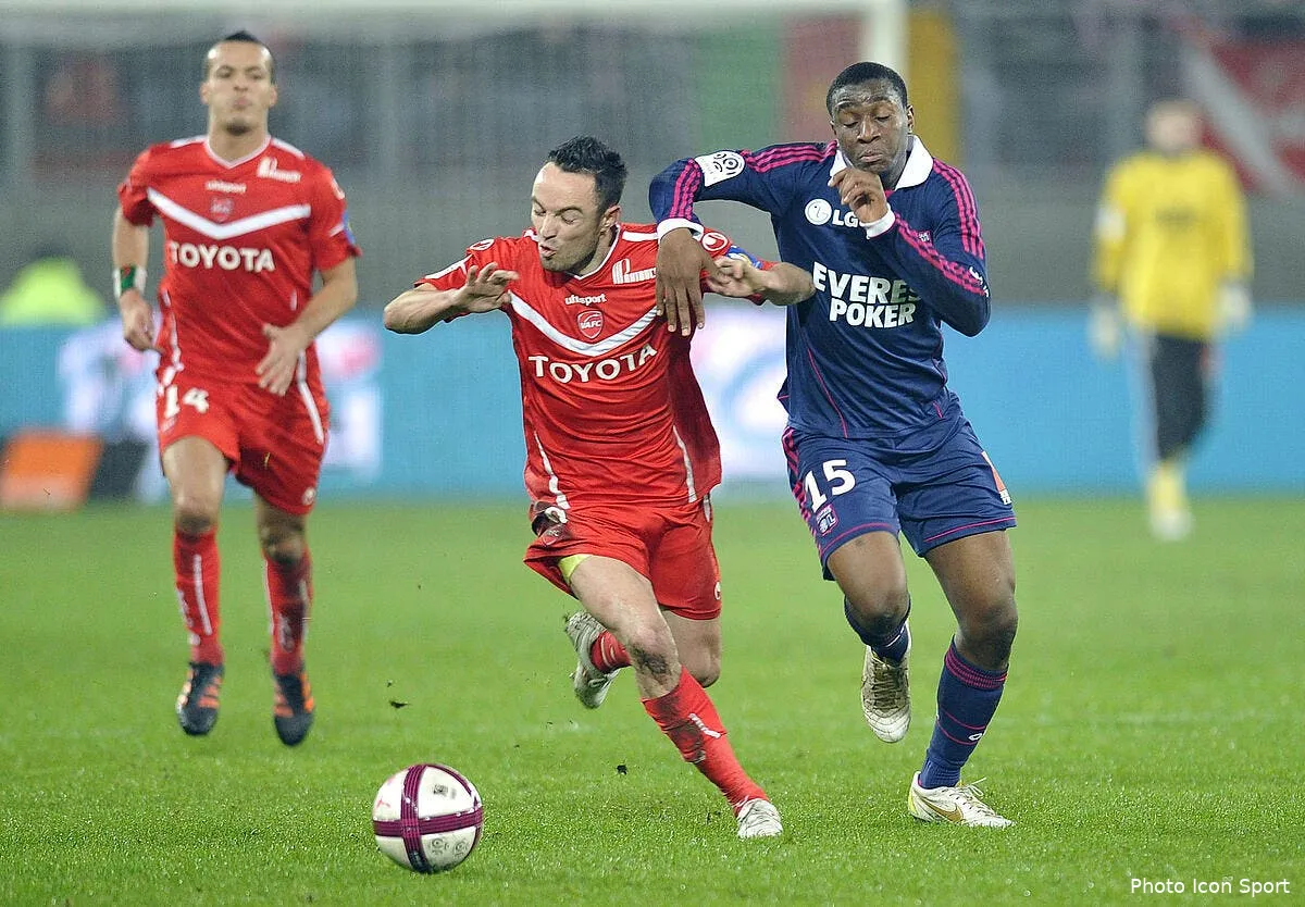 l agent de danic clashe romeyer et annonce un accord avec l ol iconsport per 211211 74 2859521