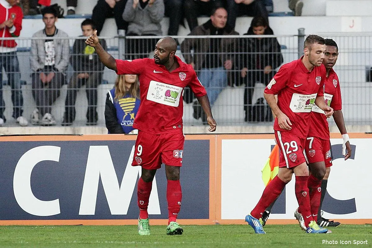 l arbitre d auxerre dijon c etait juste un con pour jovial iconsport mrv 261011 56 5428955