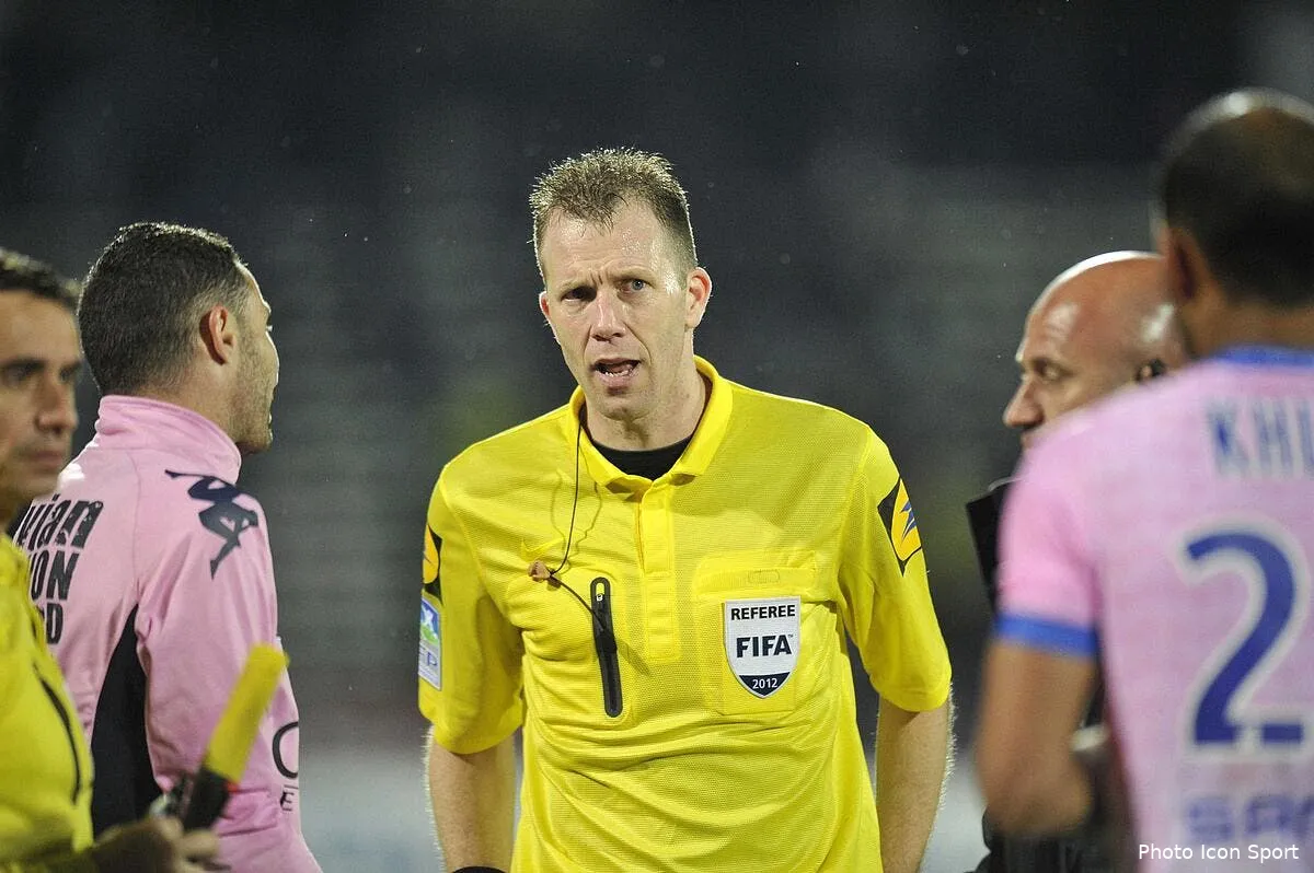 l arbitre d evian psg cible d un coup tordu sur facebook iconsport noe 280413 05 1155871