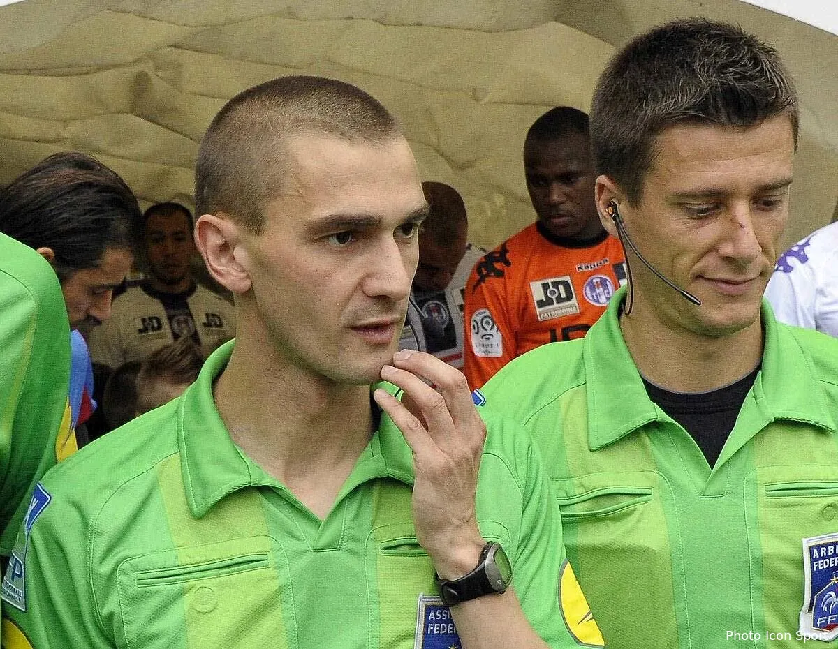 l arbitre de brest asse pousse a se taire iconsport per 100911 75 1828121