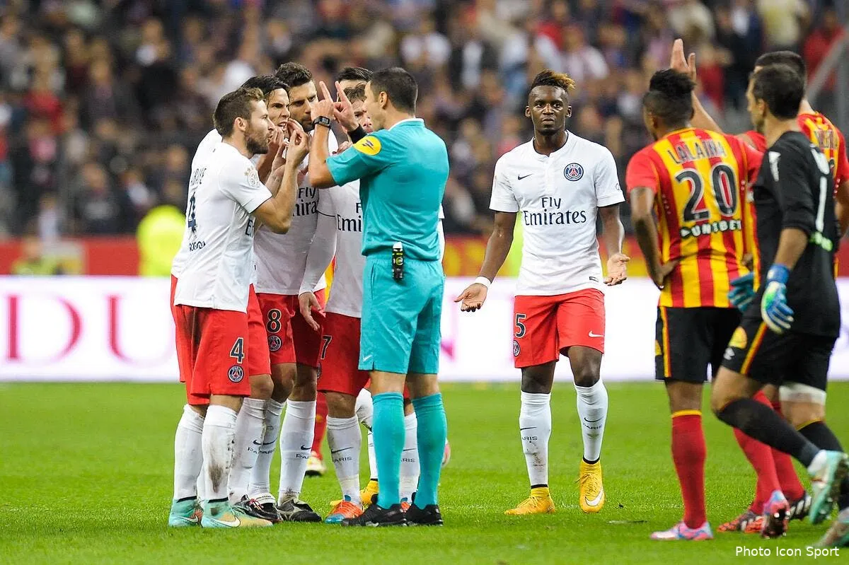 l arbitre de lens psg mis sur la touche iconsport fer 171014 02 0495085
