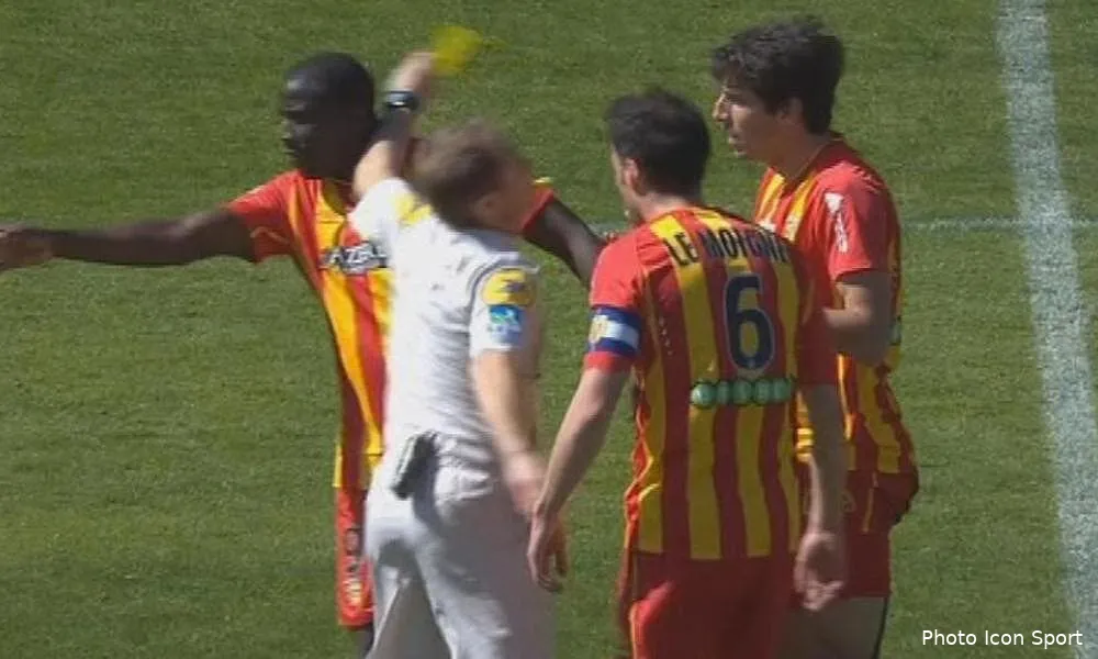 l arbitre puni apres son geste sur coulibaly d17ccbd4956b9316c24ba7498bbb1108425