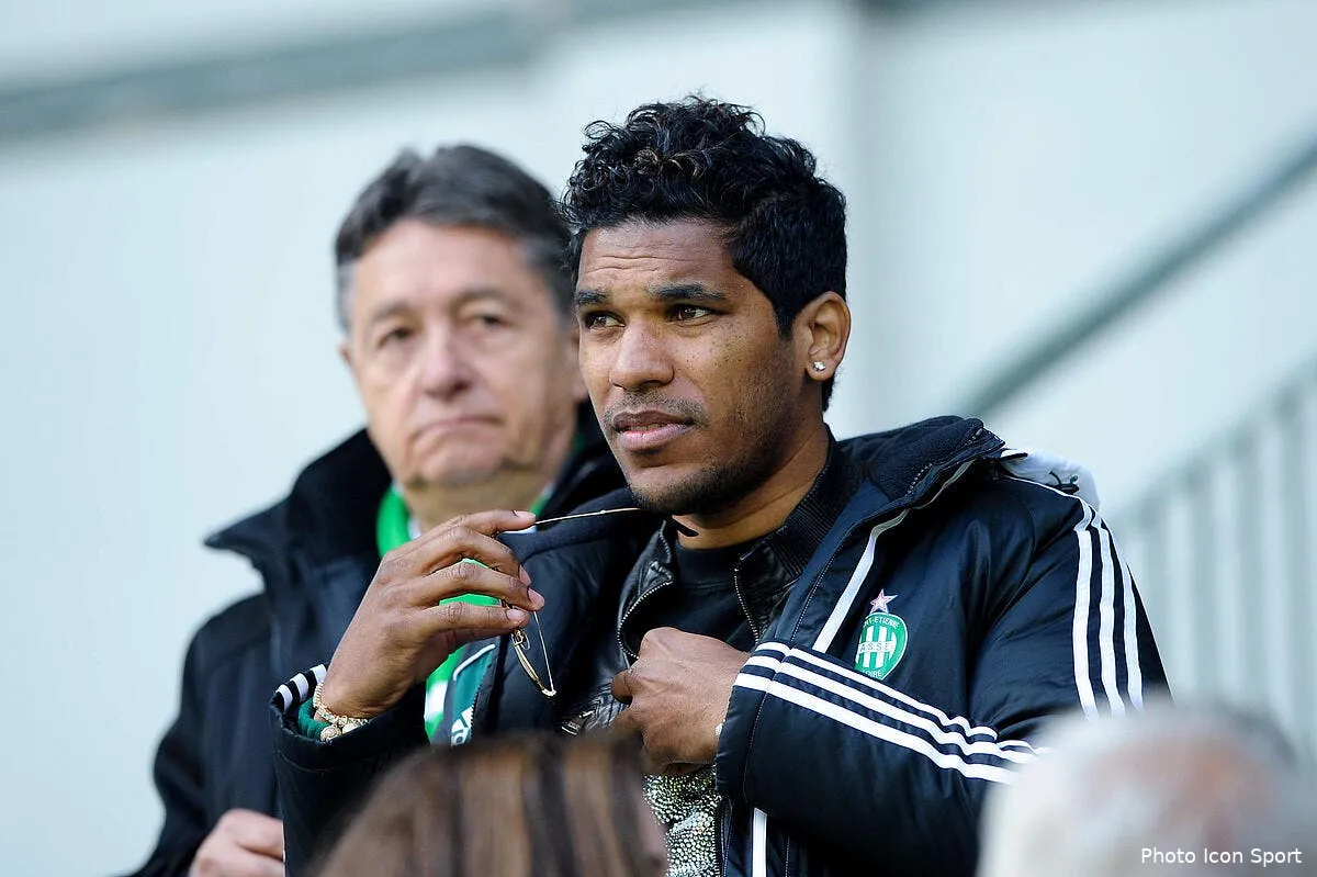 l asse et hoarau regardent brandao faire ses valises brandao 487989