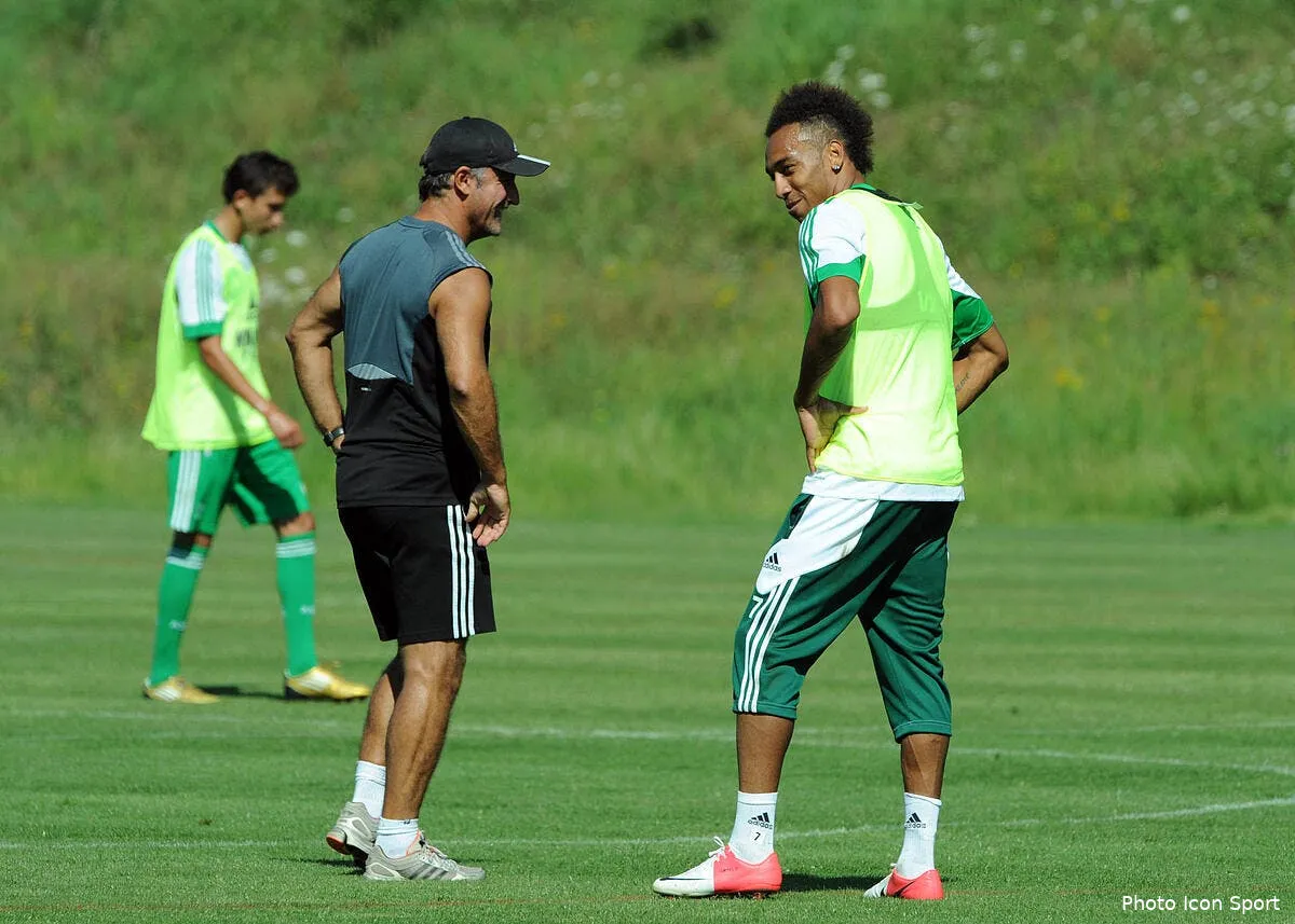 l asse observe de pres un jeune buteur du perou iconsport jpt 140812 01 3052765