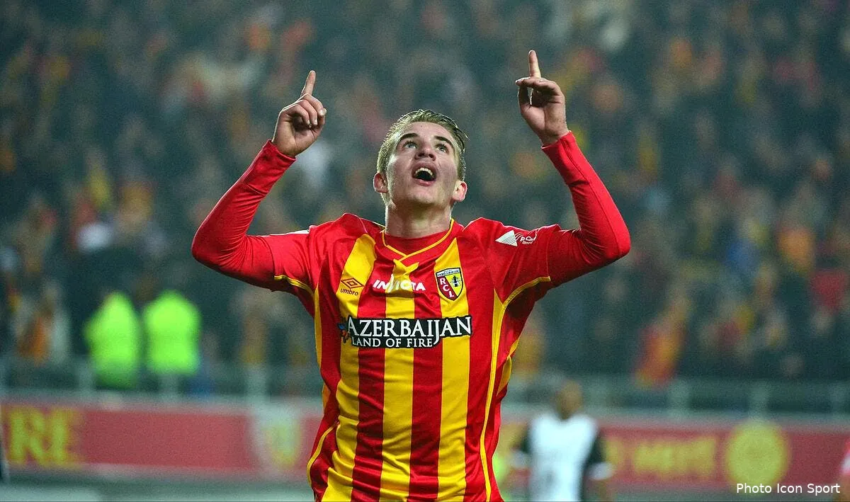 l effarante agression d un joueur de lens par des fans de lens iconsport win 291114 05 32116469