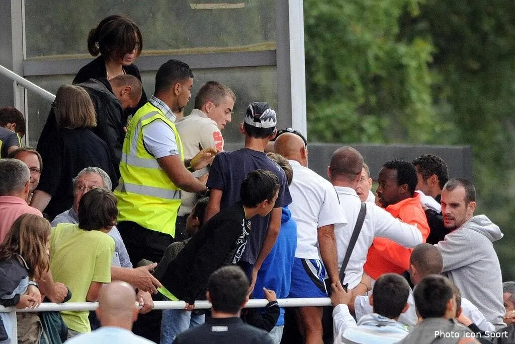 l image du jour quand govou monte en tribune 33068 4754