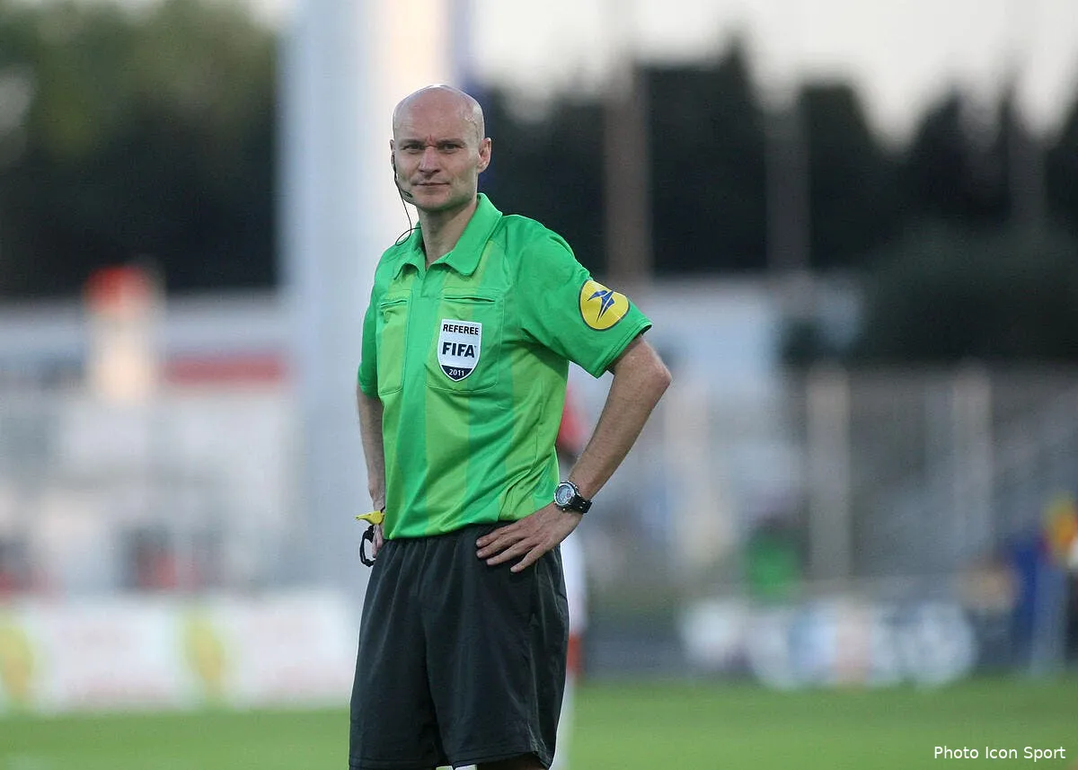 l incroyable defense du gazelec ajaccio apres les incidents de vendredi iconsport guy 020411 31 3551345