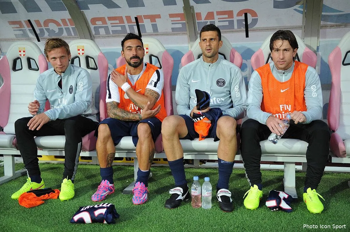 l inter veut profiter du mal etre de deux joueurs du psg lavezzi motta101075