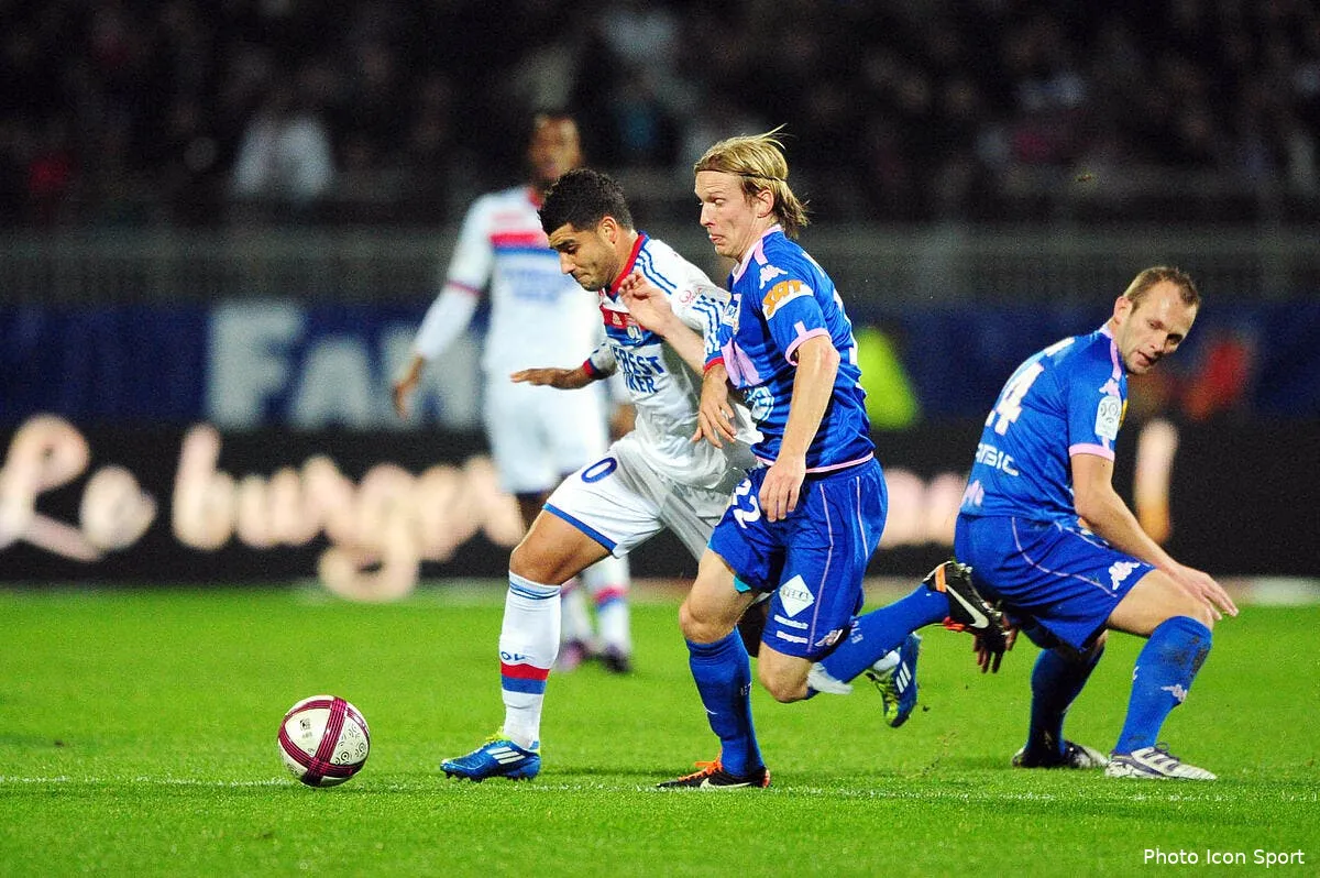 l ol a ete aide par l arbitre fulmine evian tg iconsport jpt 171211 01 0228744