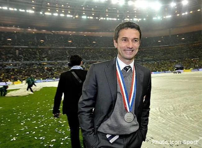 l ol a une carte jeune que remi garde veut encore utiliser aulas verra garde jeudi pour fixer son avenir a l ol iconsport ppp 280412 95 08 3438634876