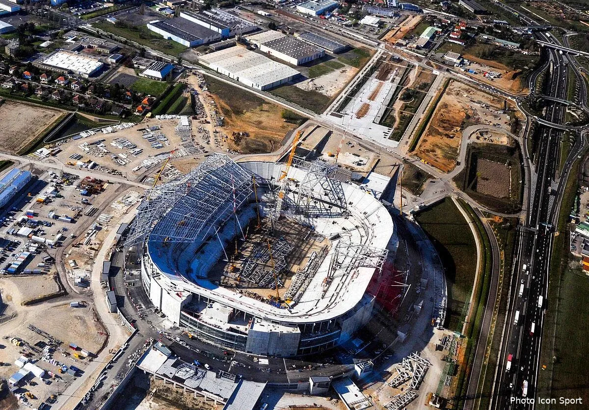 l ol bannit le 42 de son futur grand stade iconsport jmb 070415 09 09109447