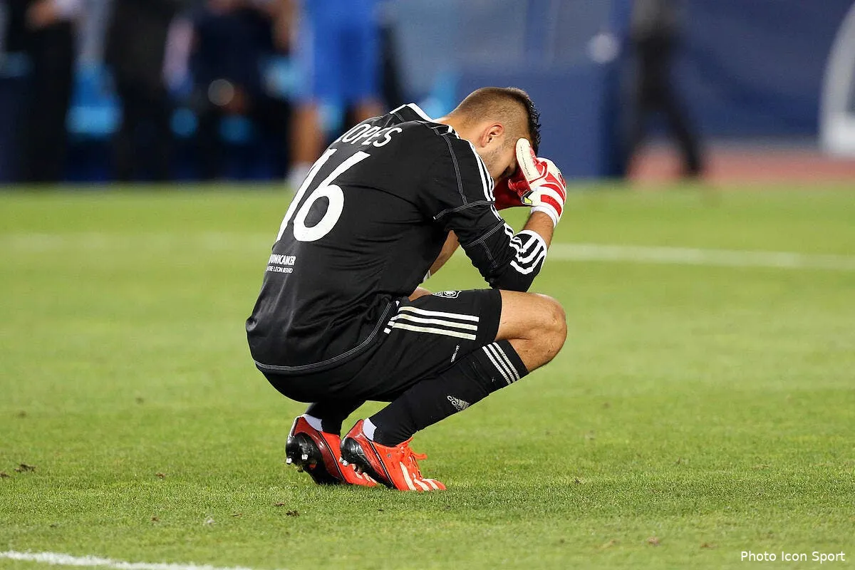 l ol boit la tasse a evian iconsport blo 280813 02 0164541