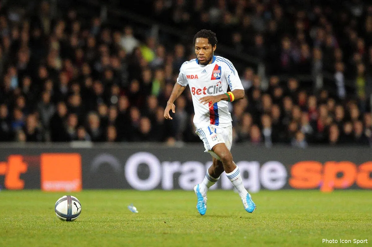 l ol champion jean ii makoun y croit iconsport jpt 221210 05 0943439