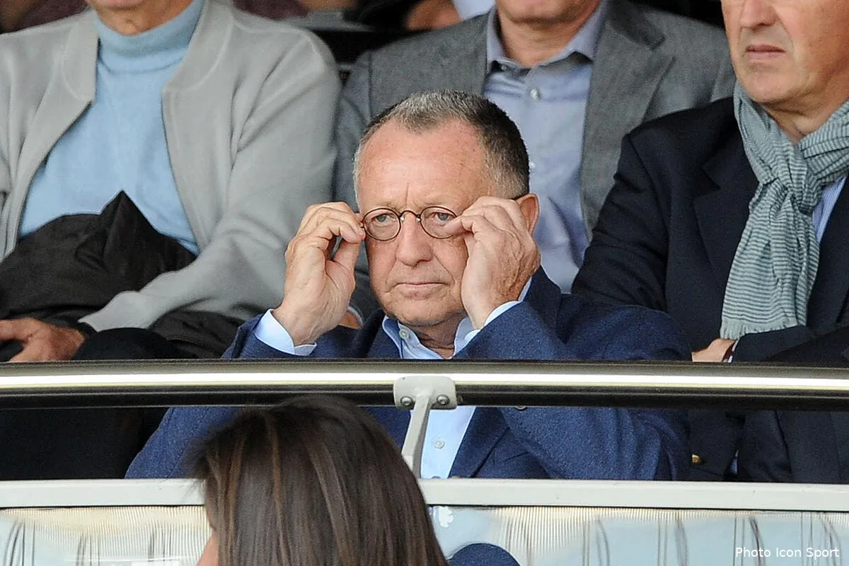 l ol est a la rue derriere le psg et ca vexe aulas iconsport jpt 270915 01 03126237