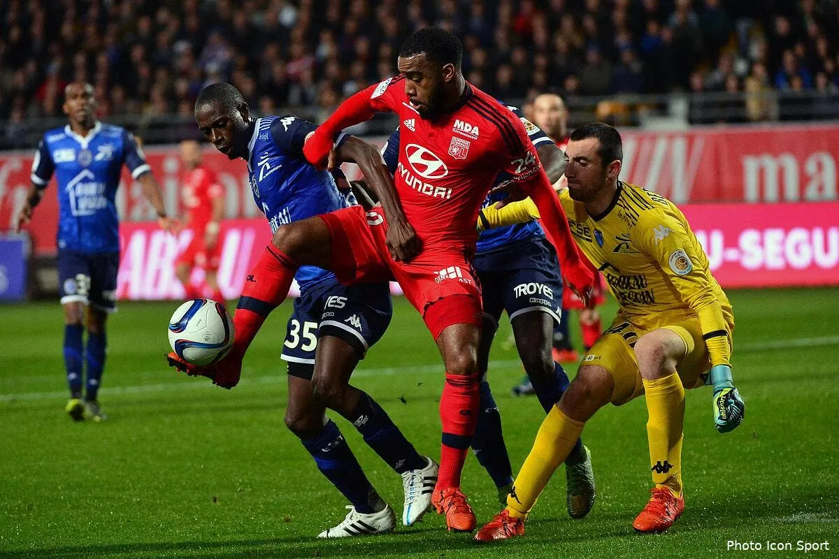 l ol le dauphin du psg fait quand meme flipper iconsport win 311015 33 05124367