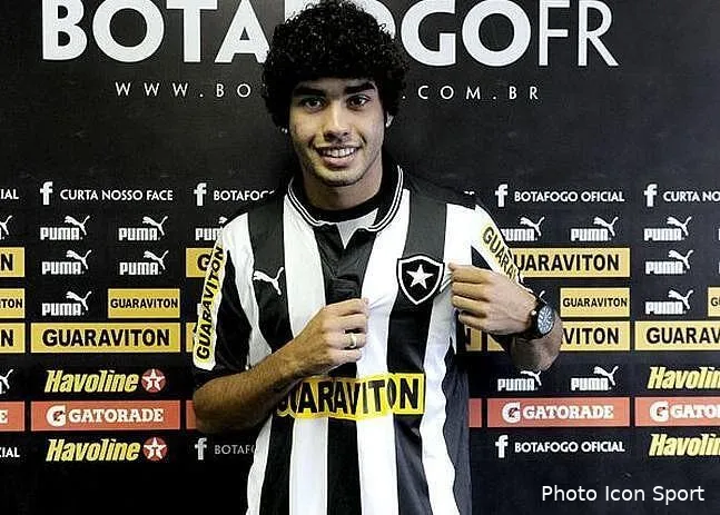 l ol ne croit pas pouvoir s offrir sa pepite bresilienne au mercato l ol tente par un jeune attaquant bresilien t 68010 bruno mendes mostrou personalidade em sua apresentacao oficial no botafogo 5869159967