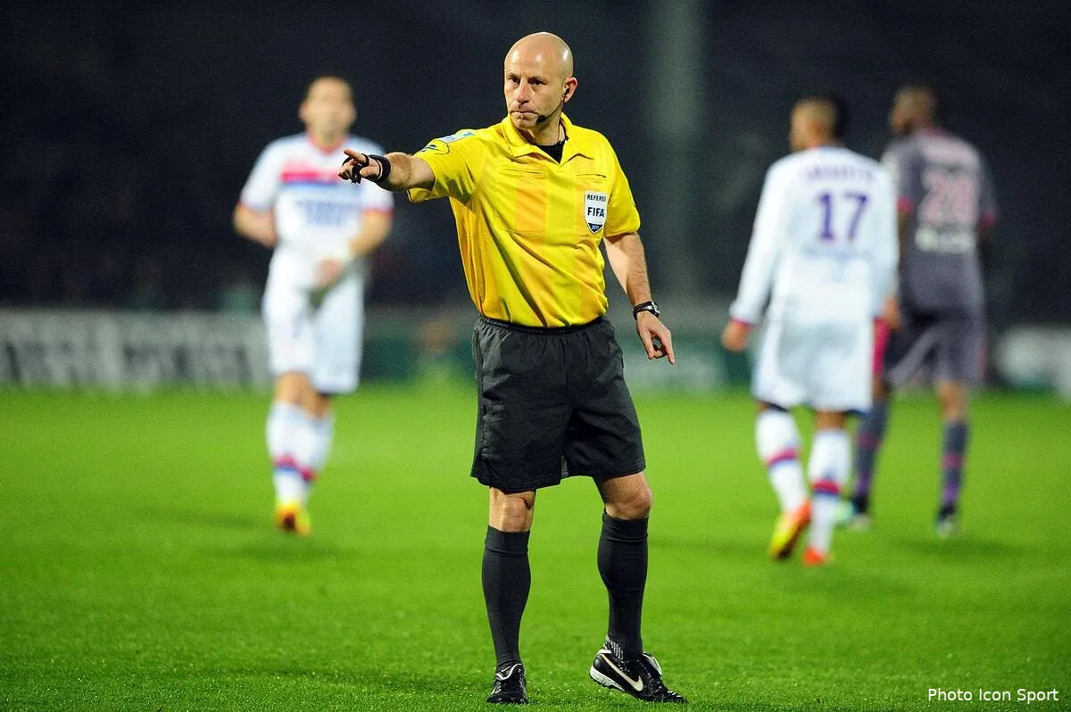 l ol pointe du doigt l arbitre du match contre bordeaux iconsport jpt 181111 55 6040439