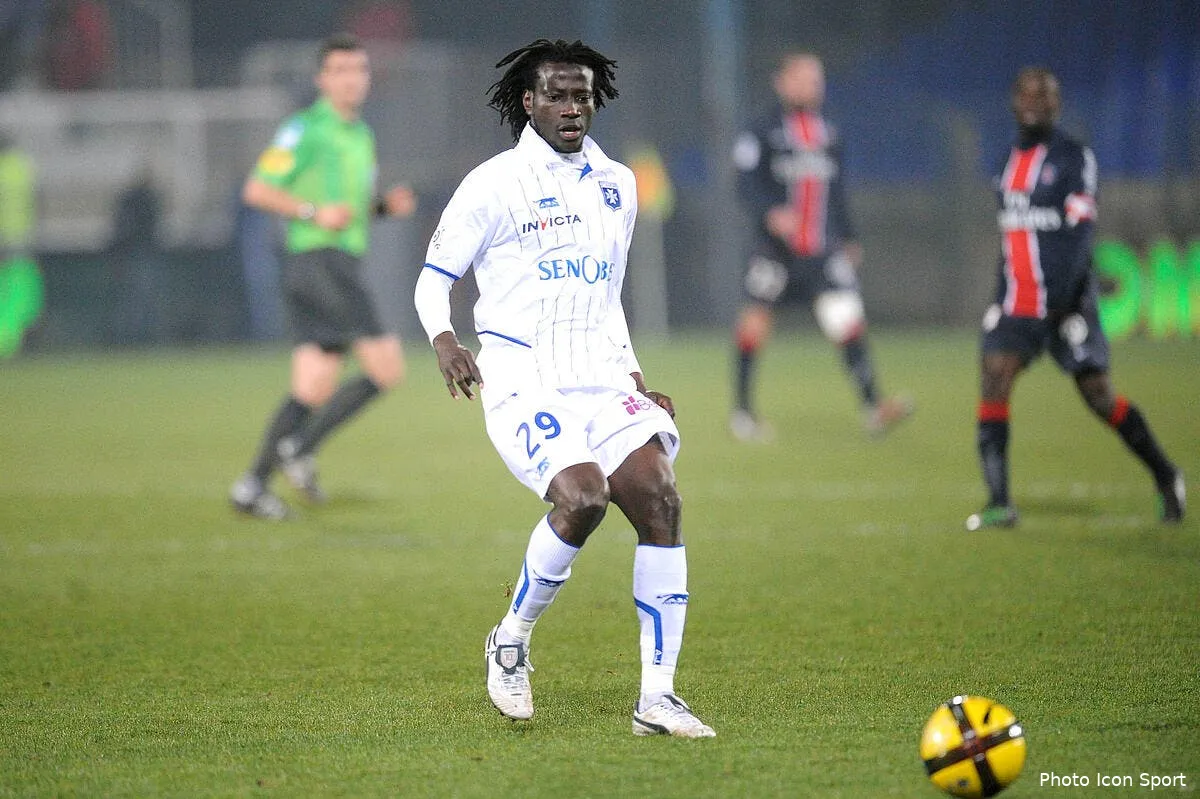 l ol s accroche toujours pour faire venir ndinga au mercato iconsport per 050311 55 5122568