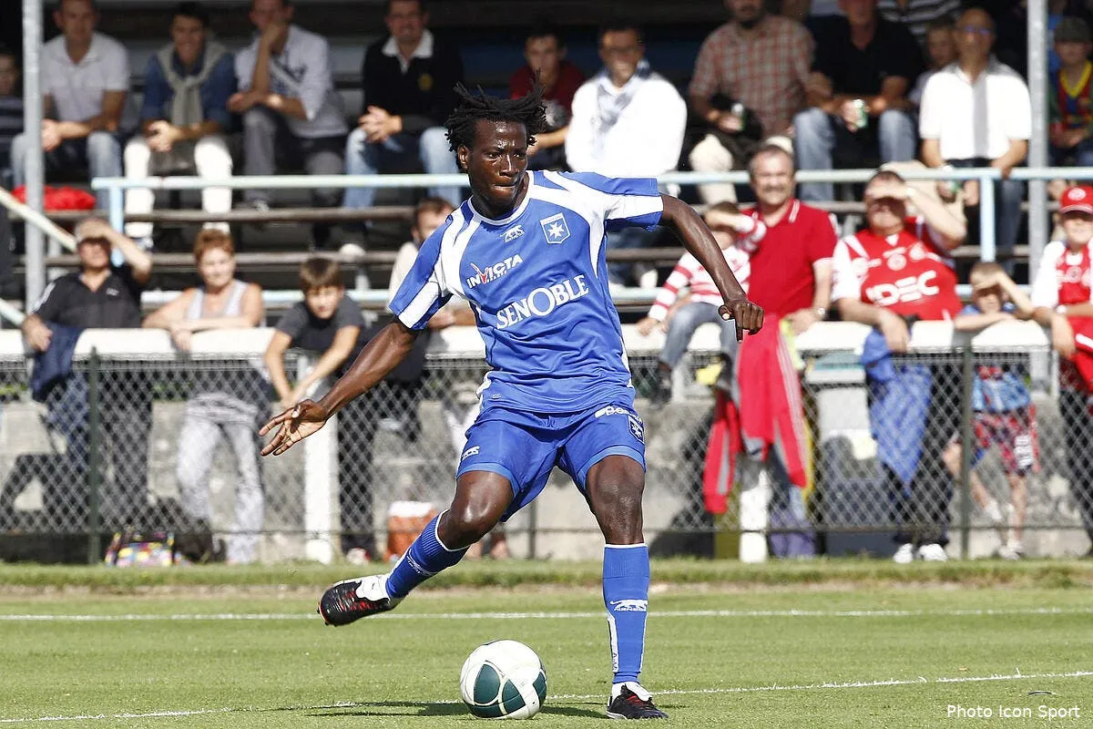 l ol se fait encore renvoyer dans les cordes pour ndinga iconsport ren 090711 09 3922044