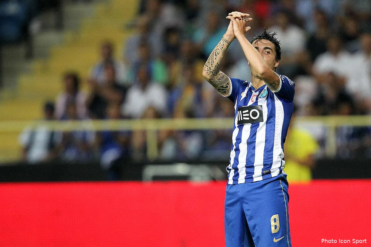 l ol sur un defenseur central portugais mais y a foule iconsport rod 100813 01 08116917